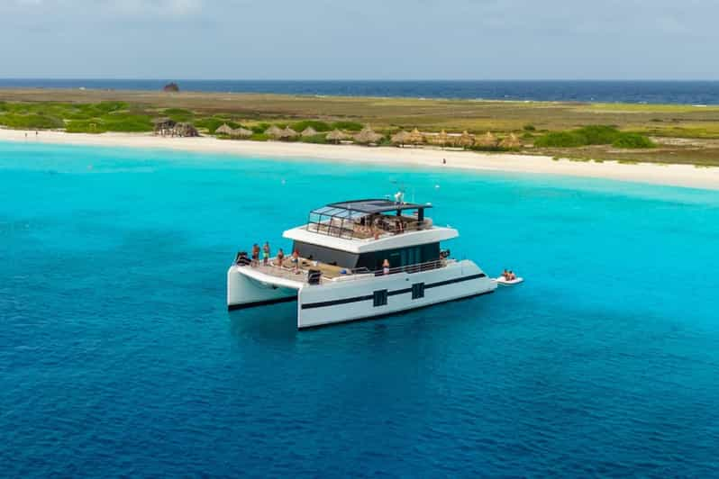 Passeio em Klein Curaçao com um iate catamarã de luxo