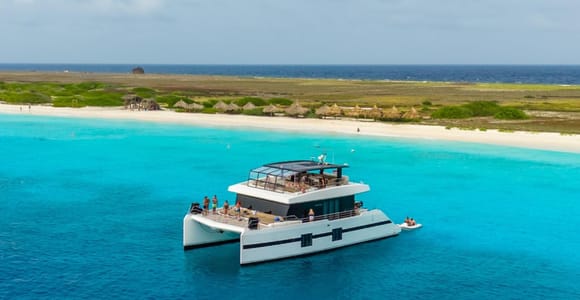 Willemstad: Klein Curaçao Catamaran Yacht Tour