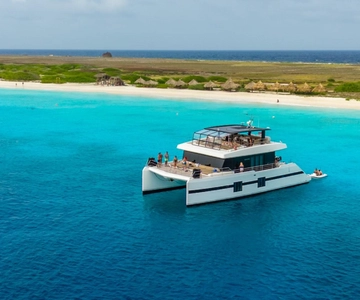 Willemstad: Klein Curaçao Catamaran Yacht Tour