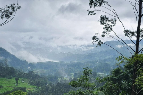 康提：兰博达瀑布和普纳瀑布，以及安布鲁瓦瓦天空塔日落康提：兰博达瀑布和普纳瀑布，以及安布卢瓦瓦天空塔日落之旅