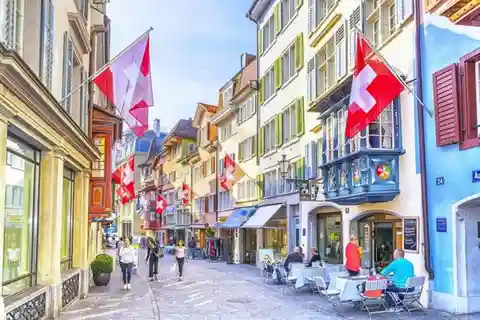 From Basel: Private Zurich Tour,Cruise and Lindt Chocolate