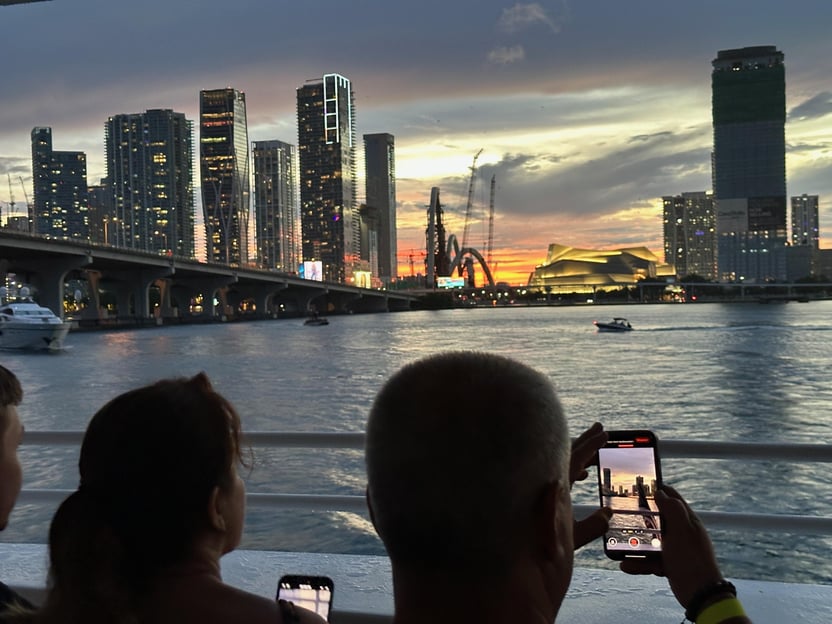 Miami Biscayne Bay: Sunset Boat Cruise &amp; Millionaire Homes