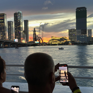 Miami Biscayne Bay: Sunset Boat Cruise & Millionaire Homes