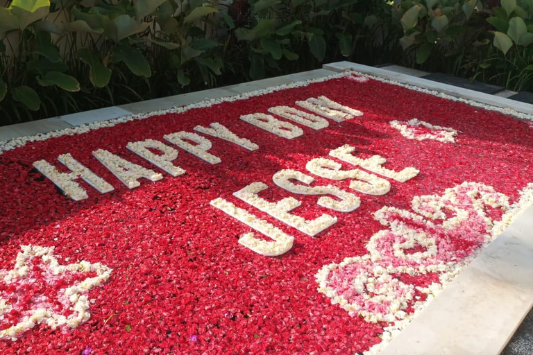 Decorações de flores para piscina em Bali: Aniversário-Lua de Mel-AniversárioDecoração de flores para piscina em Bali: Piscina de até 24m²