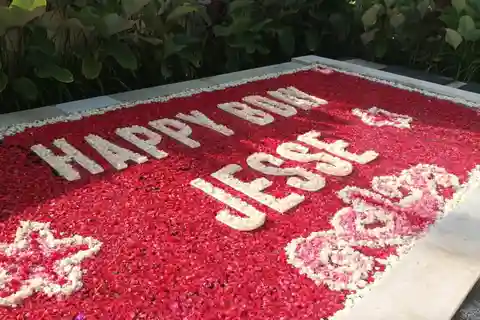 Decorações de flores para piscina em Bali: Aniversário-Lua de Mel-Aniversário