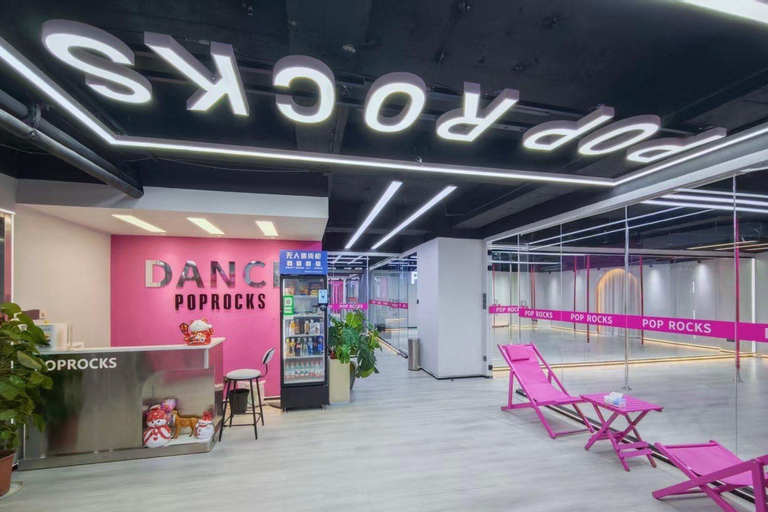 Hangzhou: Pole Dance Class (with Hanfu options)