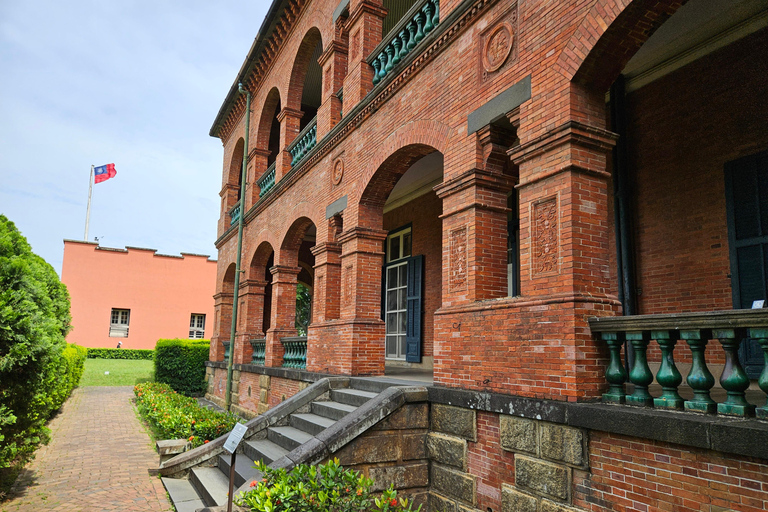 Tamsui: Historic Landmarks and Riverside Morning Tour Small-Group Tour Only