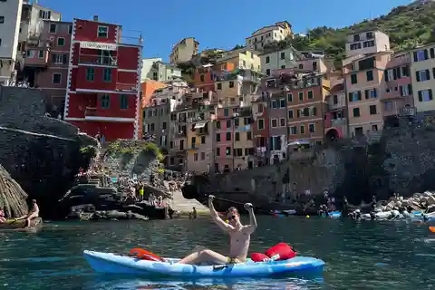 TOUR DELLA GROTTA DEGLI SQUALI IN KAYAK