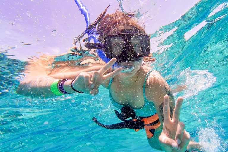 Cancun: Isla Mujeres Katamaran Tour med Open Bar of Drinks