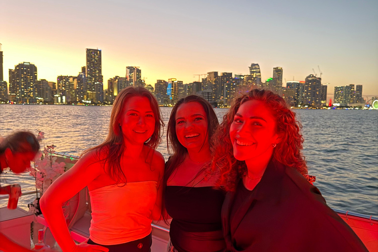 Miami Sunset Boat Tour: Celebrity Mansions & Skyline