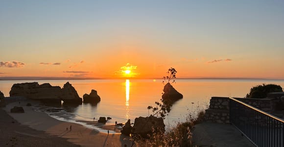Lagos: tour de paddle surf al amanecer por las cuevas de Ponta da Piedade