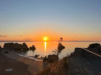 Lagos: Sunrise SUP Tour to the Ponta da Piedade Caves