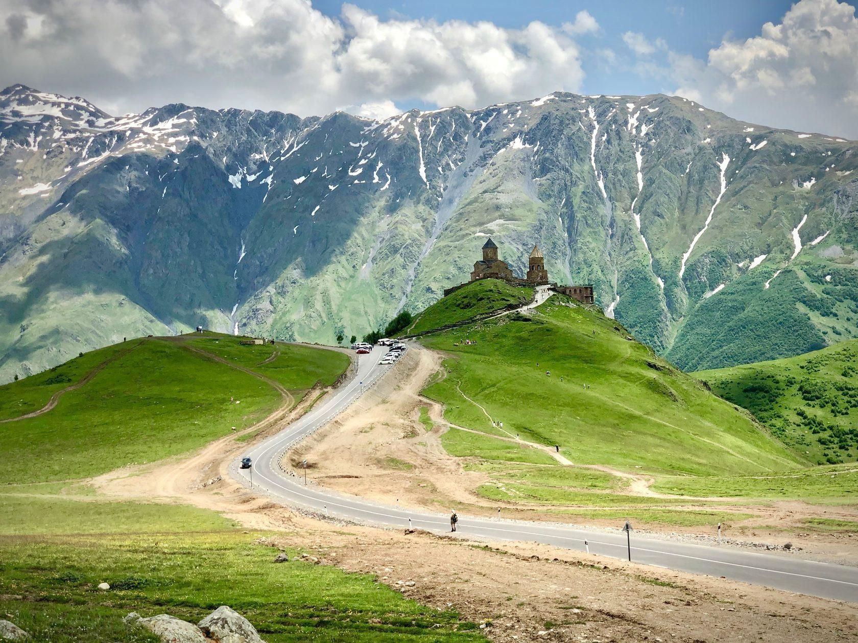 Private Tagestour nach Stepantsminda, Kazbegi Mountains & Sno
