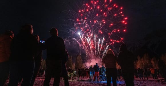 Banff: Christmas & New Year Winter Tour with Hot Springs