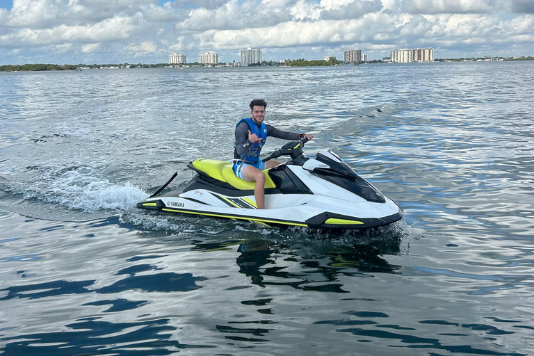 Miami Beach: Vattenskoteruthyrning med inkluderad båttur60-minuters jetski: Extra $ 100 / jetski betalas vid incheckningen