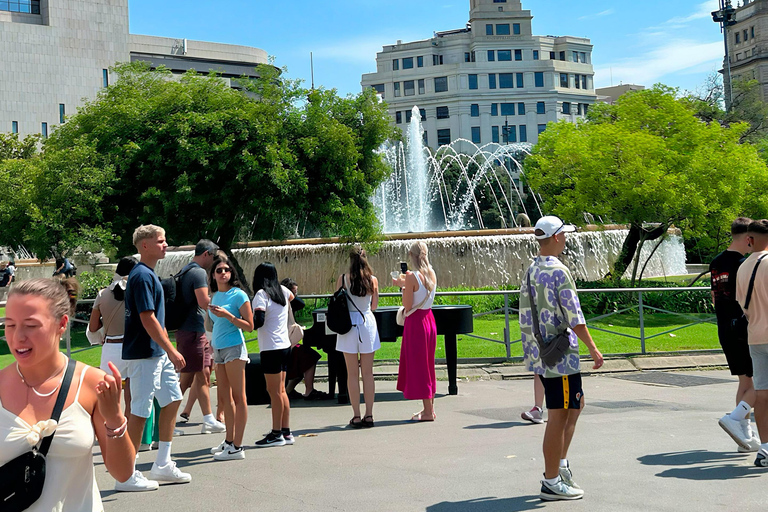 Barcelone : visite à pied de la Sagrada Família et du quartier gothiqueEnglish Guide