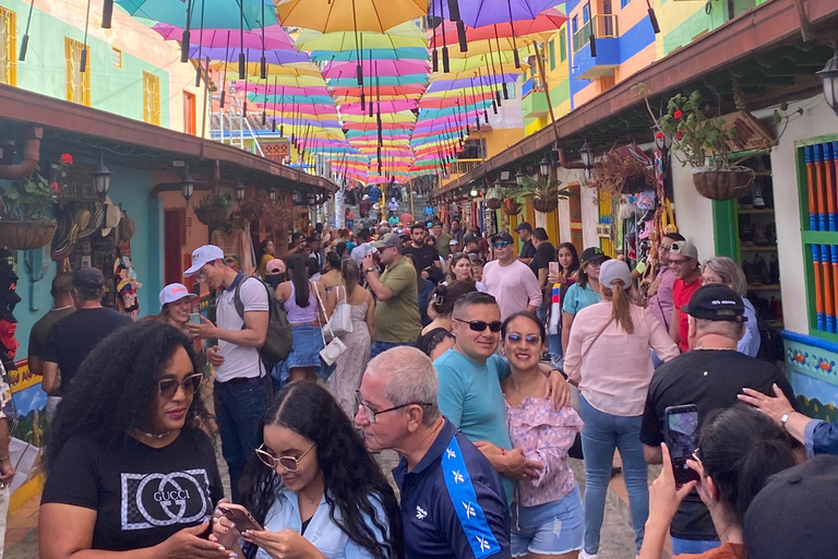 جولة غواتابي: ألتو ديل تشوتشو، وبيدرا ديل بينيول، والغداء، والمزيد