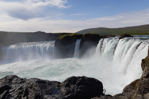 Akureyri: Goðafoss, Dettifoss en Myvatn Meer Tour