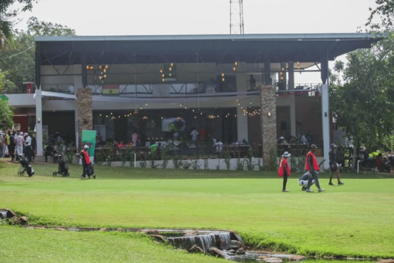 Accra: lezione di golf con cena opzionale e trasferimentiSessione di golf