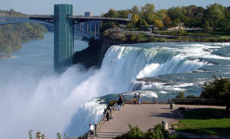 Vanuit NYC: Niagara Falls-tour van een hele dag per busje