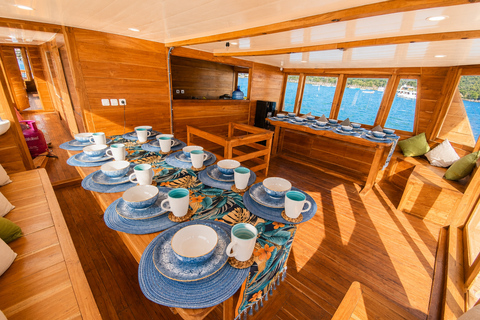 Labuan Bajo: 3-Day Komodo Sailing Ocean View Cabin All Fees Standard Boat | Sharing Room Ocean View | Tiket not Included