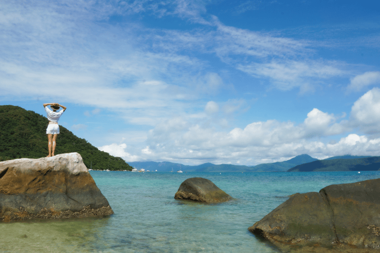 From Cairns: Moore Reef, Fitzroy Island Tour with Helicopter