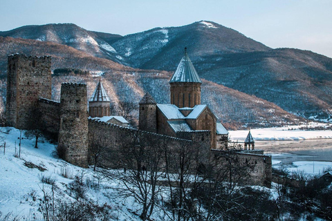 Da Tbilisi: Tour di un giorno della chiesa di Ananuri, Gudauri e Gergeti