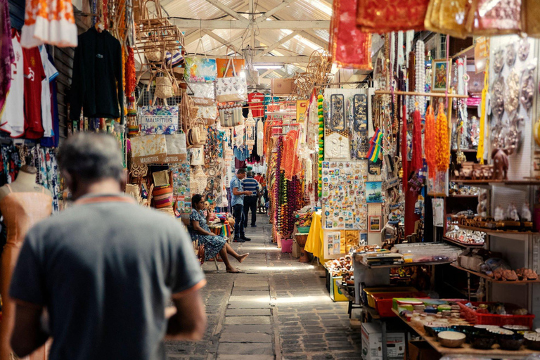Caminar y explorar la ciudad de Port Louis: tour guiado a pieCamina y explora la ciudad de Port Louis: tour guiado a pie