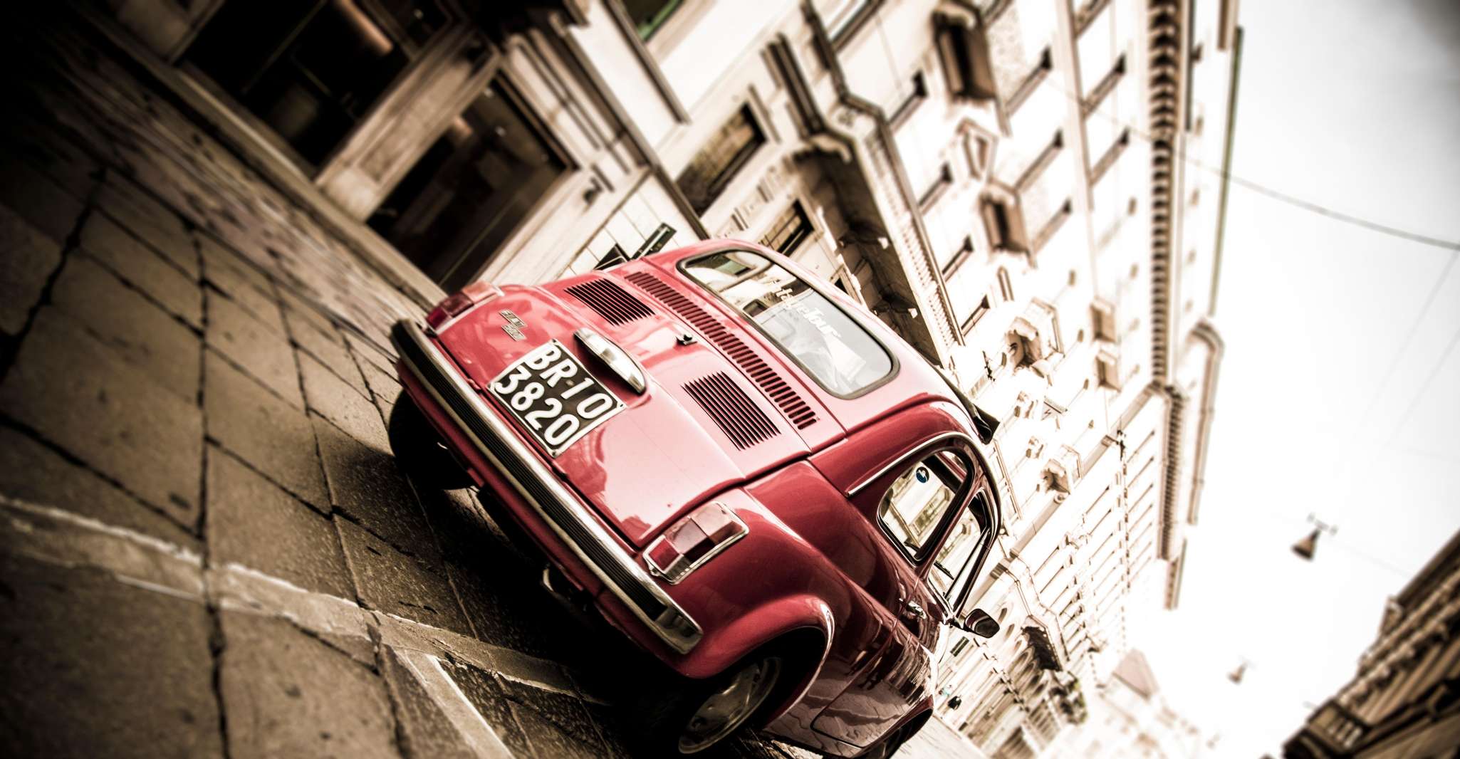 Milan, Canals Tour by Vintage Fiat 500 (2hs, 2 stops) - Housity