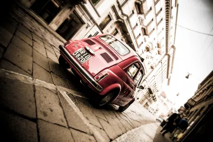 Mailand: BIG Skyline Tour mit dem alten Fiat 500 (2 Stunden, 2 Stopps)