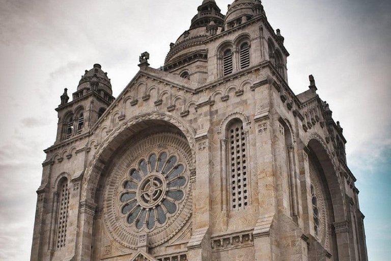 Barcelos, Ponte Lima, Viana Castelo: Private Tour from Porto