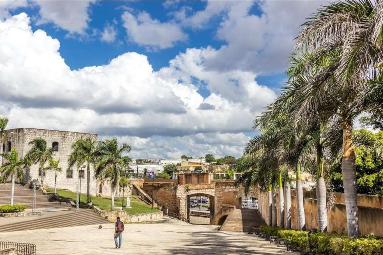 Excursion de Punta Cana à Saint-Domingue : Histoire et culture en une journéePunta Cana : Excursion : Santo Domingo avec déjeuner