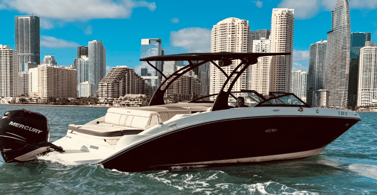 Miami: Guided Boat Tour with Champagne