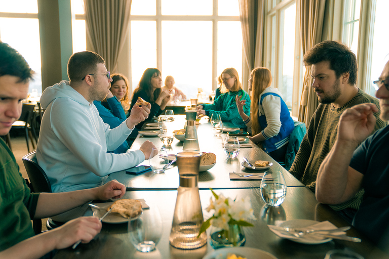A Taste of Bergen Food Tour with Fløibanen Funicular