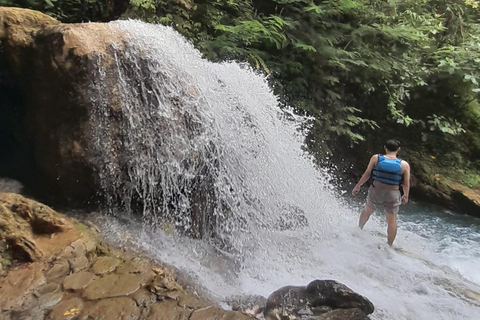 Yogyakarta : circuit authentique à vélo, déjeuner et escapade à la cascade