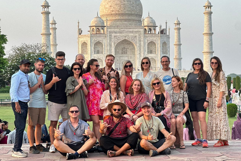 Dagsutflykt till Taj Mahal i en SUV-bil med alternativ.Dagsutflykt till Taj Mahal i en SUV-bil + guide