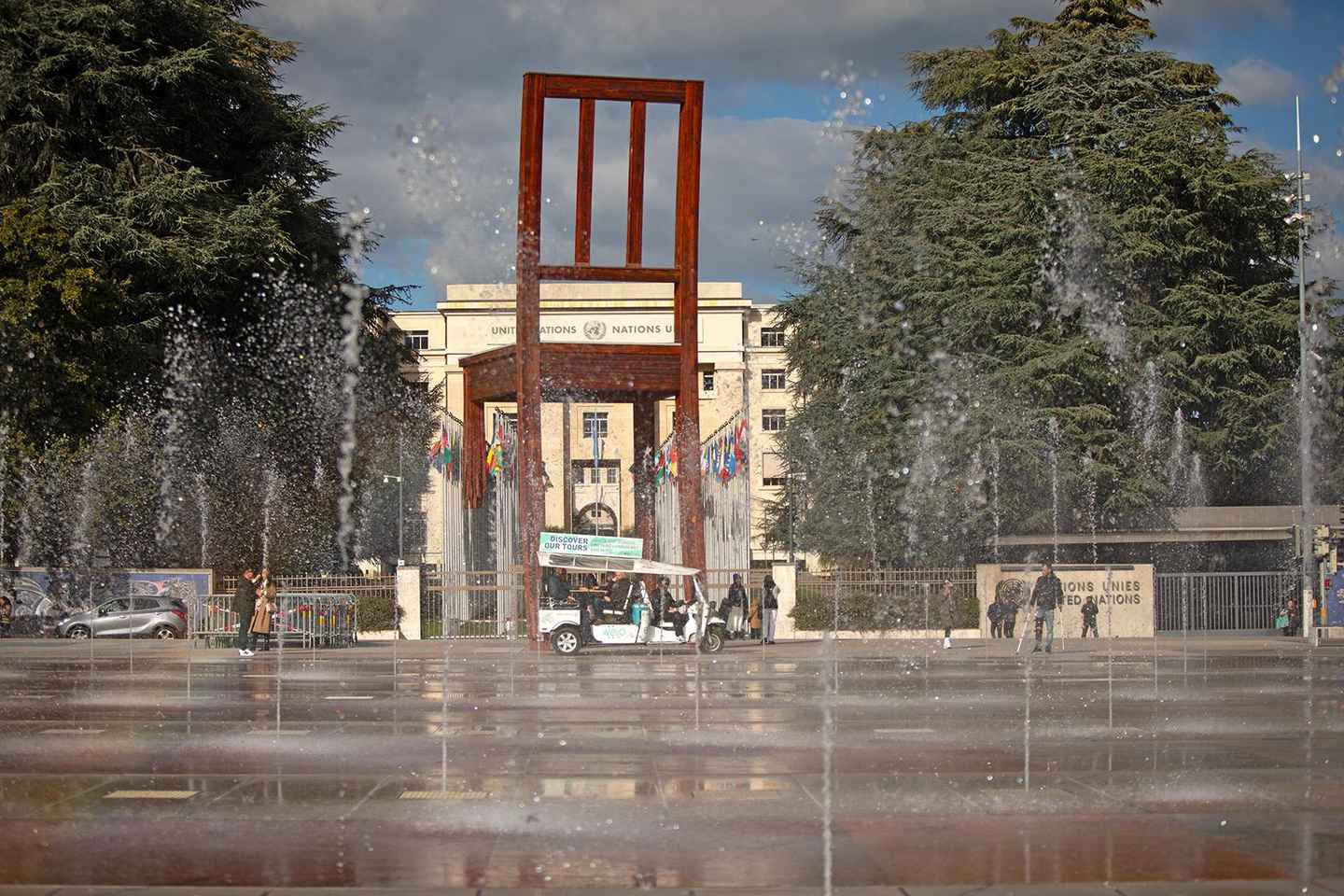 Geneva: Highlight Tour in TukTuk