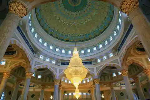 Private Astana Stadtführung: Gude & Essen & Weinverkostung