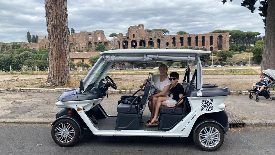 Roma: Tour panoramico privato in golf cart