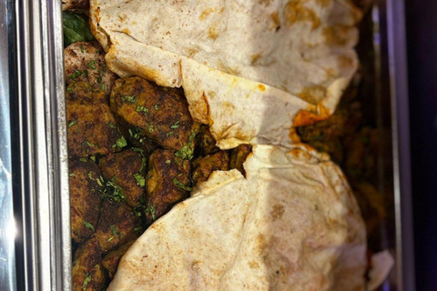 Dubai: Crucero con cena en el dhow más grande de Al Seef con espectáculo en directo