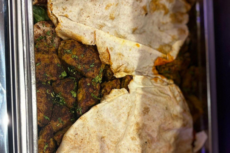 Dubai: Crucero con cena en el dhow más grande de Al Seef con espectáculo en directo