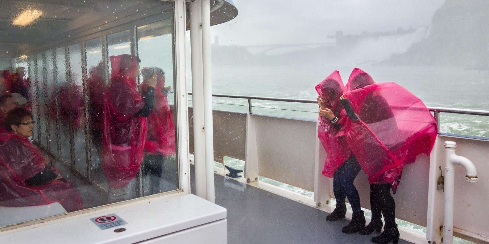 Niagara Falls: Maid of the Mist & Cave of the Winds Tour — gallery image 9