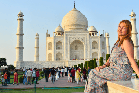 From Delhi: Taj Mahal Tour with Agra Fort & Fatehpur Sikri From Delhi- Car with driver, Guide, Entrance, & Lunch