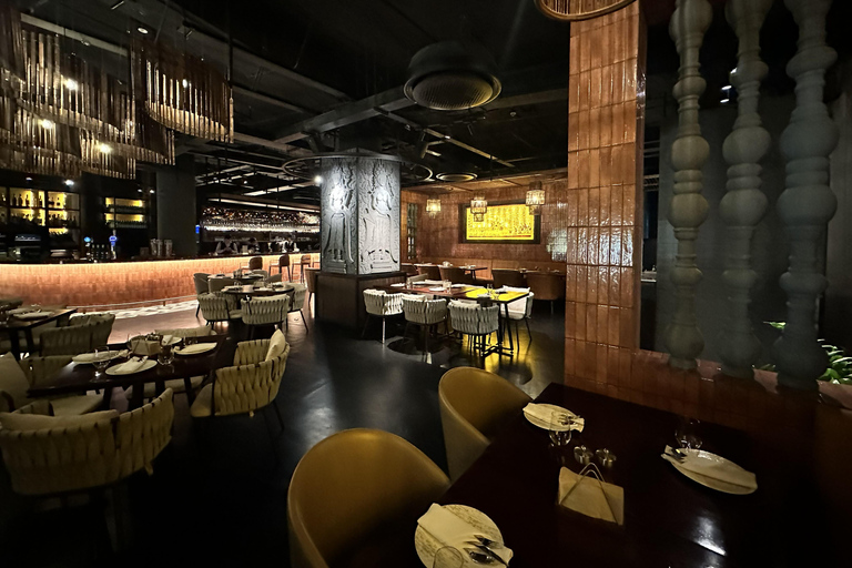 Phnom Penh: Riverview Restaurant Dinner with Live Music