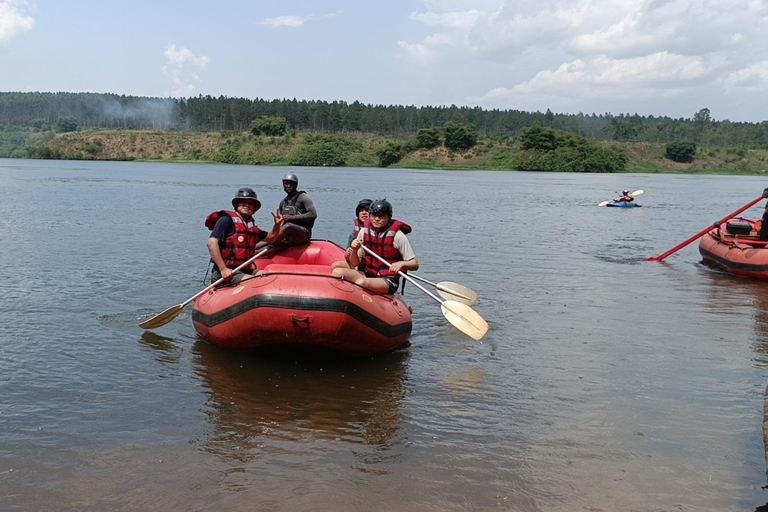 Kampala: Jinja 2-Day Adventure Tour with Rafting & Cruise