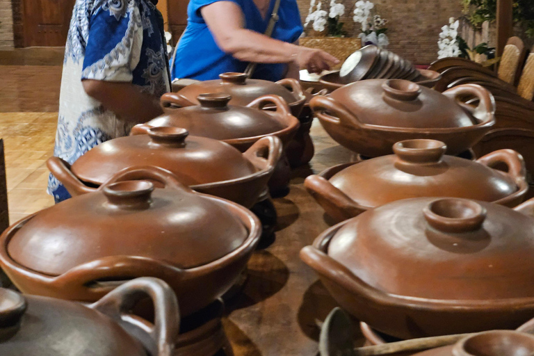 Borobudur Climb-Up & Prambanan Journey with Licensed Guide Borobudur Climb-Up & Prambanan Journey with Licensed Guide