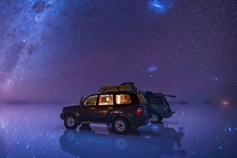 Tramonto e notte di stelle nella Piana di Sale di Uyuni