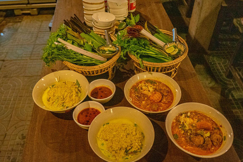 Phnom Penh Tour gastronómico nocturno en Tuk Tuk con bebidas