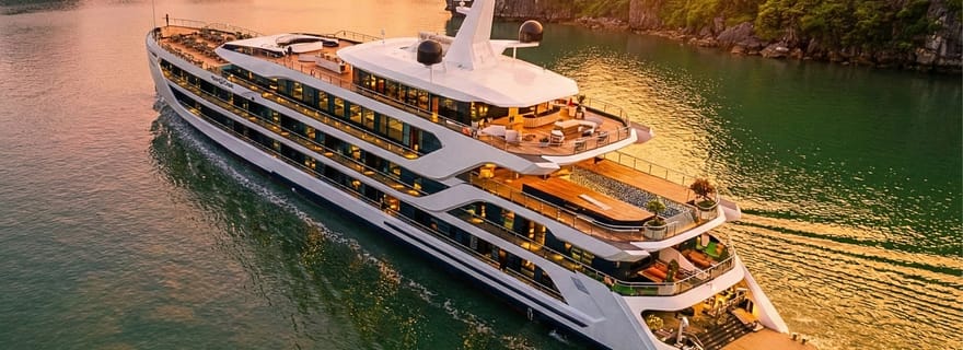 Depuis Hanoï : croisière de luxe 2 j./1 nuit baies Along et Lan Ha