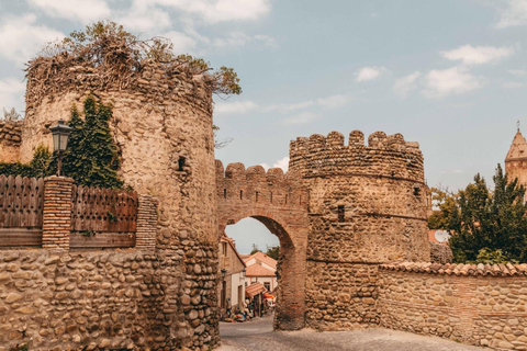 From Tbilisi: Kakheti Wine, Cheese and Bread-making Day Trip